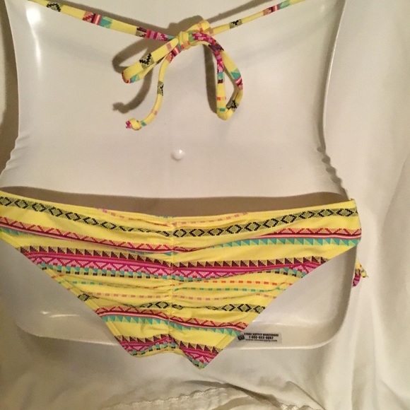 Bikini - Picture 3 of 7